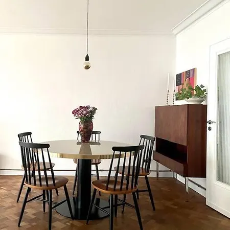 Spacious Mid-Century Design Apartment Close To The Beach & City Centre Lägenhet *