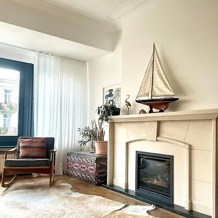 Spacious Mid-Century Design Apartment Close To The Beach & City Centre Oostende