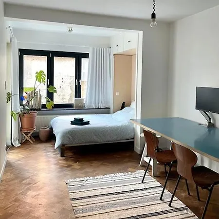 Spacious Mid-Century Design Apartment Close To The Beach & City Centre Lägenhet Oostende