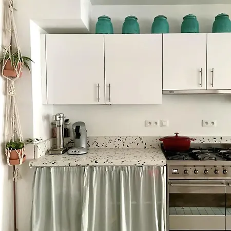 Spacious Mid-Century Design Apartment Close To The Beach & City Centre Oostende